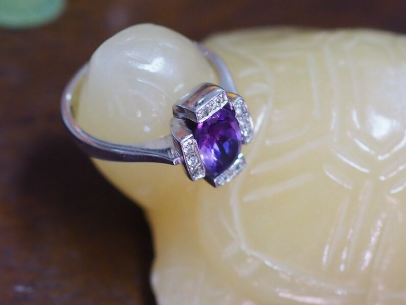 Amethyst Solitaire 925 Sterling Silver Ring Chic Fashion Ring Sterling Silver Gemstone Ring Contemporary Fashion Ring Purple Gem Stone