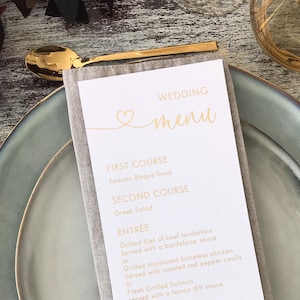 Weisses & goldenes Hochzeitsmenü mit Kalligraphie-Schriftzug und Herz. Pergament, weißer oder schwarzer Karton / Gold, Rosegold oder Silberfolie
