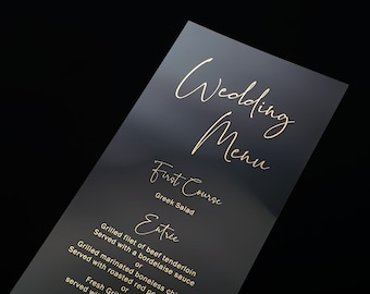 Klares Acryl Gold Foiled Hochzeitsmenü. Personalisiertes, benutzerdefiniertes Text-Kalligraphie-Skript-Menü, gedruckt mit Roségold, Silberfolie oder schwarzer Tinte.