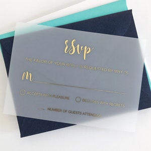 Carte RSVP en vélin avec feuille d'or, écriture manuscrite moderne. Encart et enveloppe pour faire-part de mariage - Acrylique transparent, papier cartonné noir ou blanc.