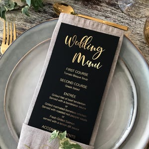 Schwarzes Hochzeitsmenü mit Goldfolie, personalisiertes individuelles modernes Schriftmenü. Pergament, weißer oder schwarzer Karton / Gold, Rosegold, Silberfolie.