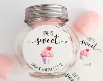 Love is Sweet Cupcake Autocollant de mariage personnalisé, étiquette de douche nuptiale Cupcake personnalisée, étiquette de mariage ronde Sweet Love.