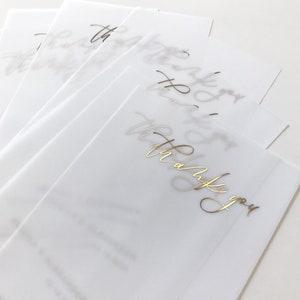 Carte de remerciement de mariage en vélin avec feuille d'or. Semi-transparent, aspect givré avec noms des mariés en or, or rose, argent ou noir