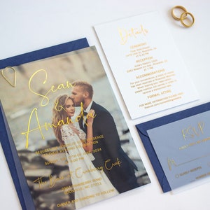 Einzigartige Goldfolie Hochzeitseinladungs-Paket: Laden Sie mit Foto, Antwort (antworten) & Details ein. Luxus Pergament, klares Acryl, schwarzer oder weißer Karton