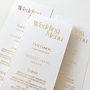 Menu de mariage doré. Carte de menu personnalisée longueur thé imprimée sur vélin, papier cartonné blanc ou noir avec feuille d'or, d'or rose ou d'argent.