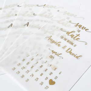 Kalender Goldfolie Pergamin Save the Date Karte und Umschlag. Hochzeitseinladung mit Braut- und Bräutigamnamen, Silber, Roségold, Schwarz