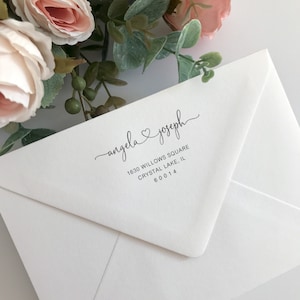 Sobre personalizado con impresión de dirección de devolución. Invitación de boda personalizada estacionaria. Regalo para parejas. Diferentes colores y tamaños.