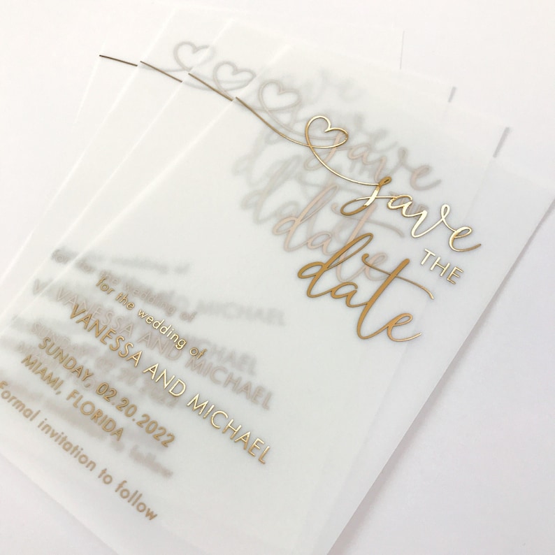 Carte "Retenez cette date" en vélin feuille d'or avec coeur. Faire-part de mariage transparent, argent, hologramme, or rose, noir. Invitation et enveloppe uniques. image 3