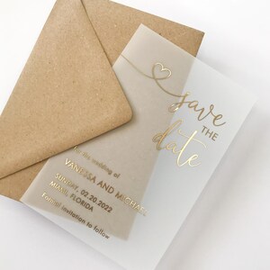 Carte "Retenez cette date" en vélin feuille d'or avec coeur. Faire-part de mariage transparent, argent, hologramme, or rose, noir. Invitation et enveloppe uniques. image 5