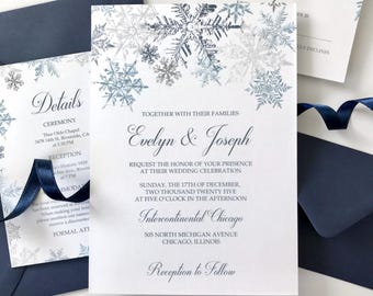 Conjunto de invitaciones de boda de invierno con copos de nieve azules • Cartulina perlada brillante • Tarjetas con detalles de RSVP