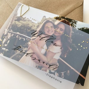 Carte de proposition personnalisée Serez-vous ma demoiselle d'honneur avec support photo, faire-part de demoiselle d'honneur en vélin feuille d'or, texte calligraphié.