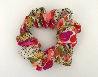 レーヨンの小さなシュシュ