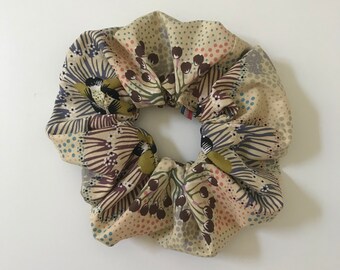 Cotton scrunchie, bush plum ecru print
