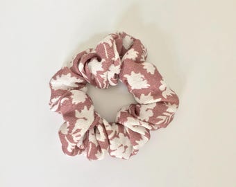 小さなレーヨンプリントのシュシュ