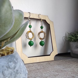 Boucles d'oreilles pendantes dorées avec perles en jade naturelle, crochet en acier inoxydable image 1