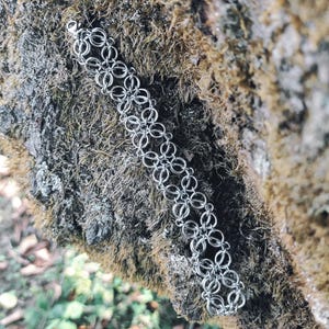 Medieval fantasy chainmaille bracelet, in stainless steel, interlacing and rosette