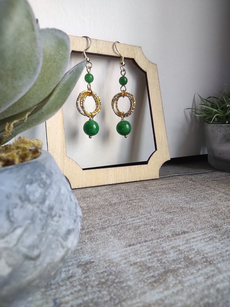 Boucles d'oreilles pendantes dorées avec perles en jade naturelle, crochet en acier inoxydable image 1