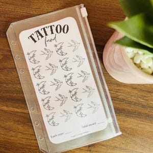 タトゥー基金貯蓄チャレンジ | 低予算貯蓄チャレンジ、現金詰め込み、現金封筒、貯蓄チャレンジトラッカー