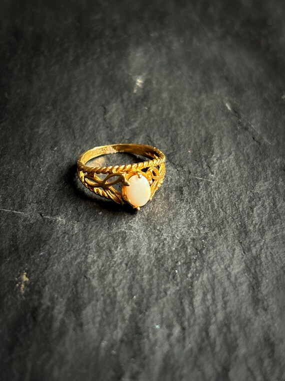 White and Gold Vintage ring, Size 6, Gold Plated, 