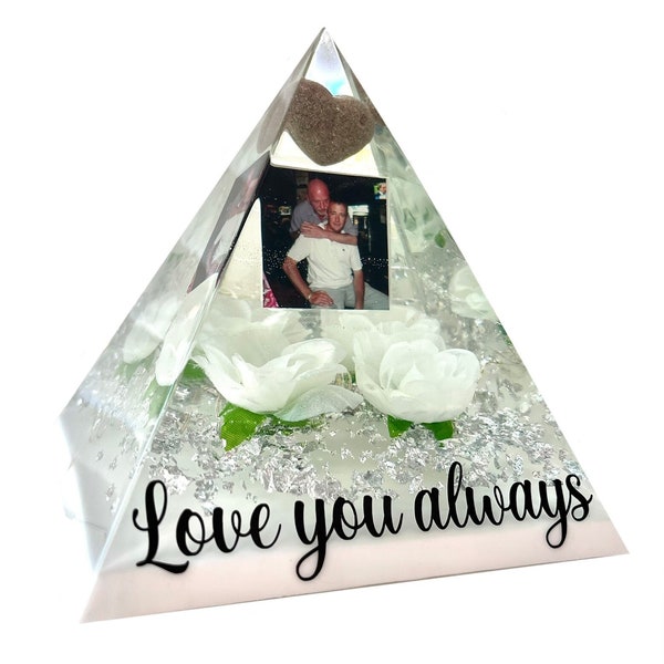 Personnalisez votre propre Pyramide avec des Roses / Feuilles de Cuivre et des Lumières LED Multicolores ou Blanc Chaud Alimenté par Piles • ResinByEmilyGB