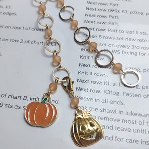 Chain row counter, knitting counter, pumpkin design
