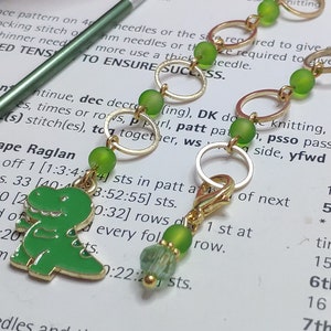 Row counter, chain counter for knitting, dinosaur design
