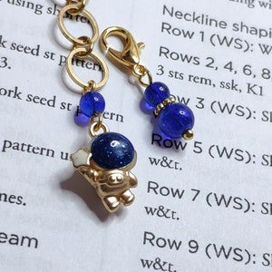 Chain row counter, knitting counter, gold astronaut design