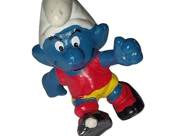 20035 Soccer Player PEYO Schleich Smurf PVC Figure Toy Vintage Football Kicking Red Yellow Sports Sport 1979 70s 1970s Original