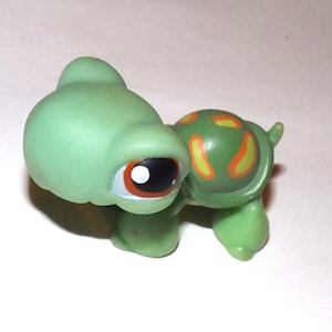 Turtle #119 G1 First Gen Littlest Pet Shop LPS authentic vintage 2000s y2k collectible Original Green Orange Yellow Design Spots Brown Eyes