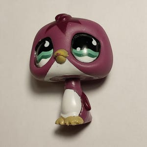 Penguin bird #676 Unique Littlest Pet Shop LPS authentic vintage collectible Original Hasbro purple plum green drop eyes unique mold cute g2