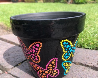 Maceta de diseño mariposa pintada a mano