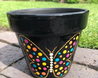 Maceta de mariposa dot art pintada a mano