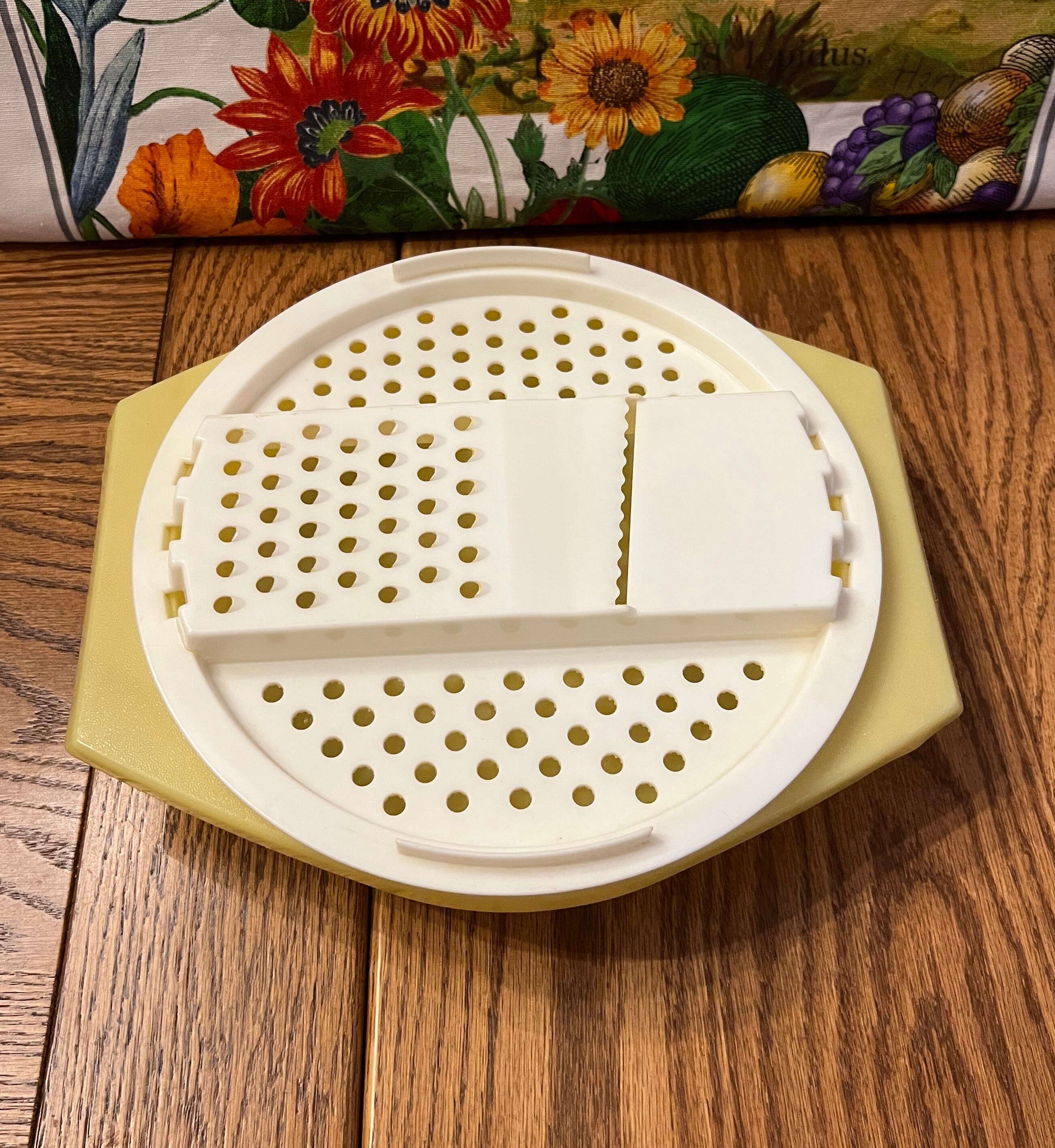 Tupperware Cheese Grater, Salad Bowl Set, Fan & Rice Cooker - Sherwood  Auctions