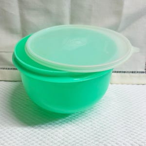Tupperware Super Crisp-It Lettuce Keeper 1424 with Flat Lid 229 • Vintage 70s Jadeite Green Storage Bowl