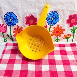Tupperware 1 qt. Yellow Colander--70&#39;s Strainer #1200--MCM--Retro Kitchen--Perfect for RVs, Camping, Vintage Gift Idea