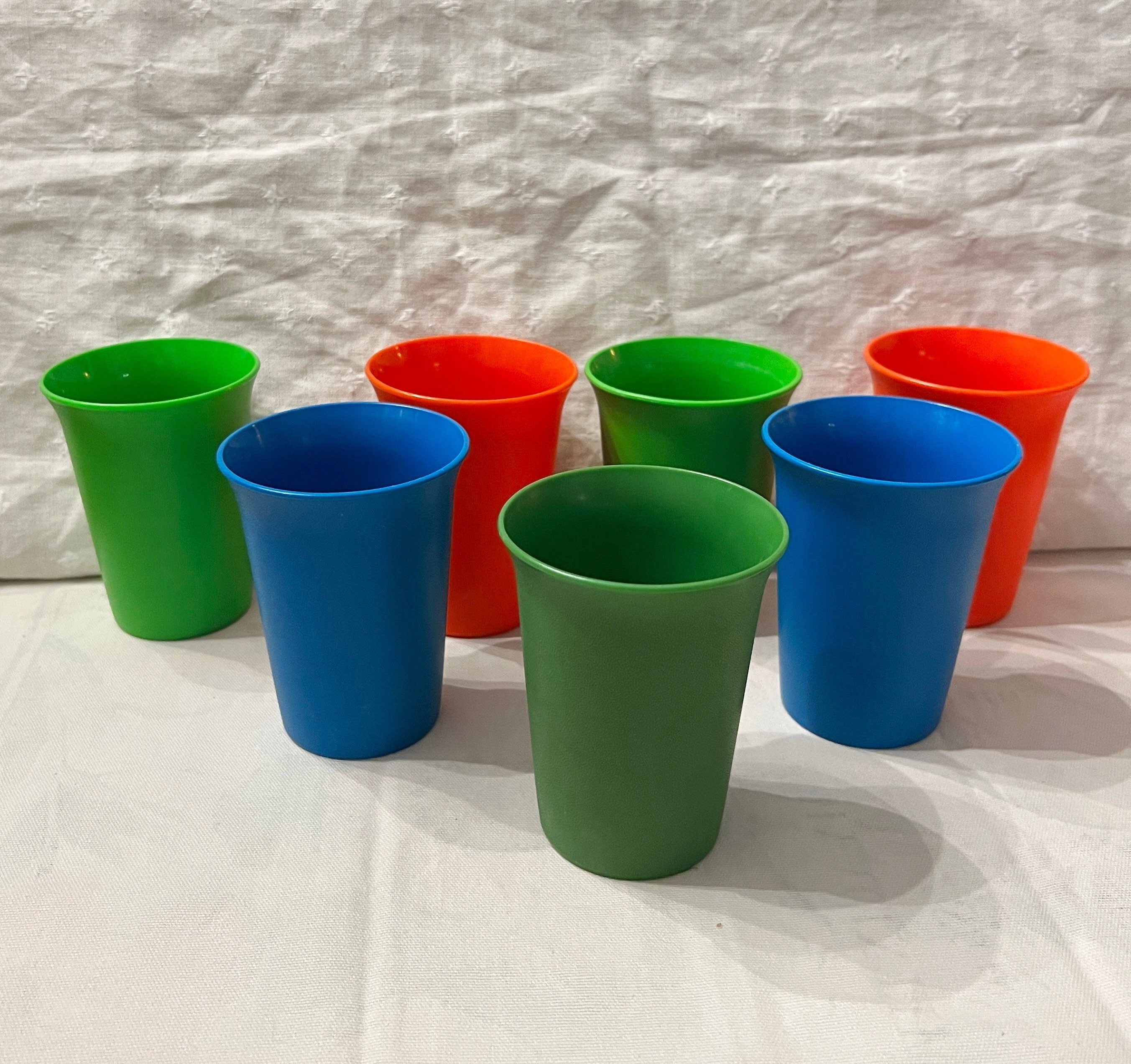 Youngever 7 Sets Plastic Kids Cups with Lids and Straws, 7 Reusable Toddler  Cups with Straws in 7 Assorted Colors