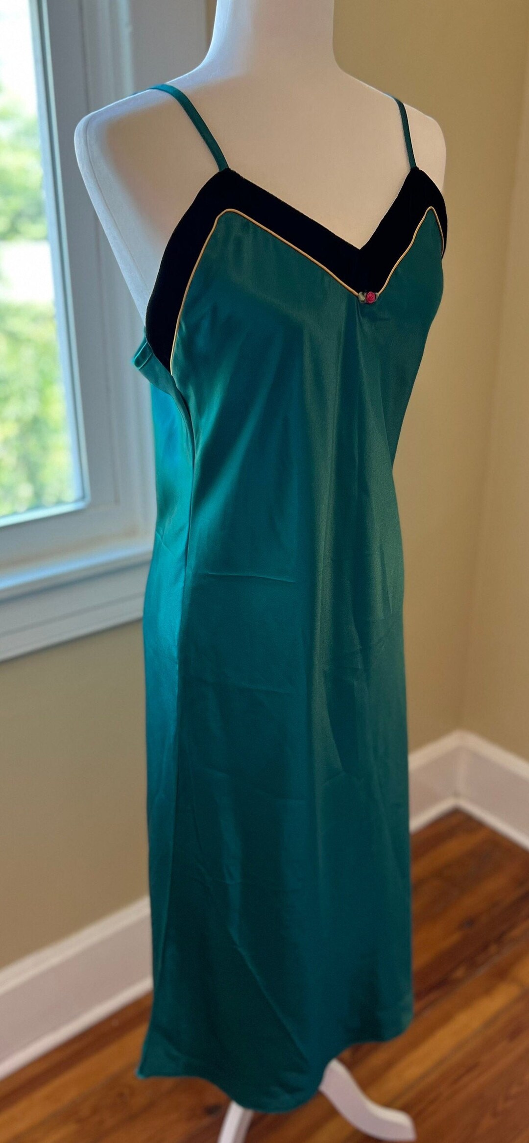 Emerald Green Sz M Long Satin Nightgown W Black Velvet Trim Vintage
