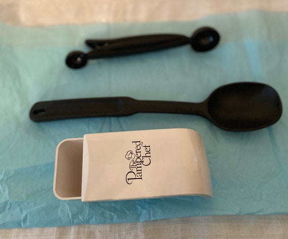 Vintage Pampered Chef Adjustable Measuring Cup/ 1/4 C to 1 Cup