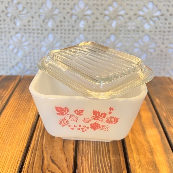 Vintage Pyrex Pink Gooseberry 501 B Refrigerator Dish with Ribbed Lid 501 C