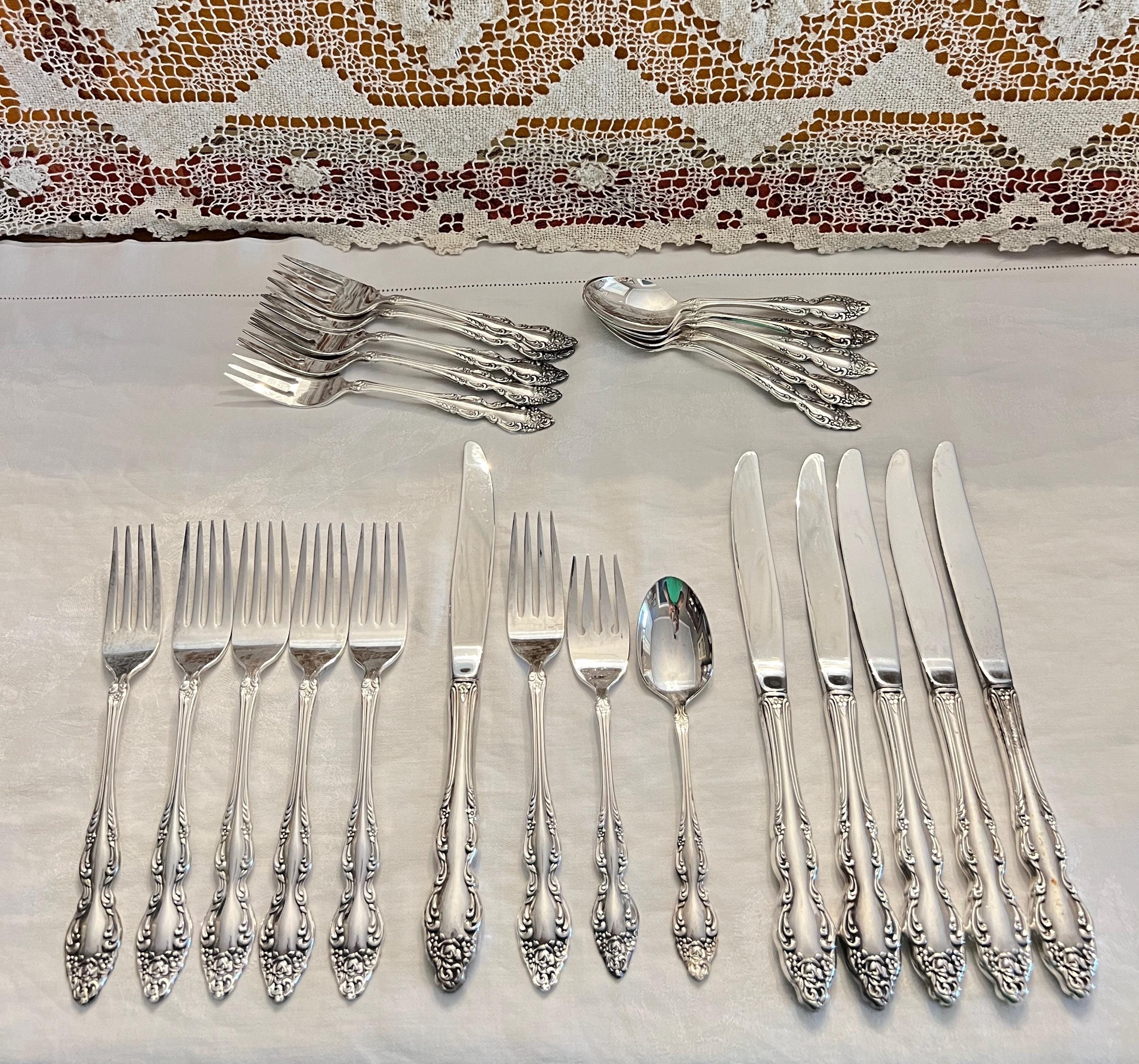Vintage 1881 Rogers Oneida Silverware: Baroque Rose, 6 Place