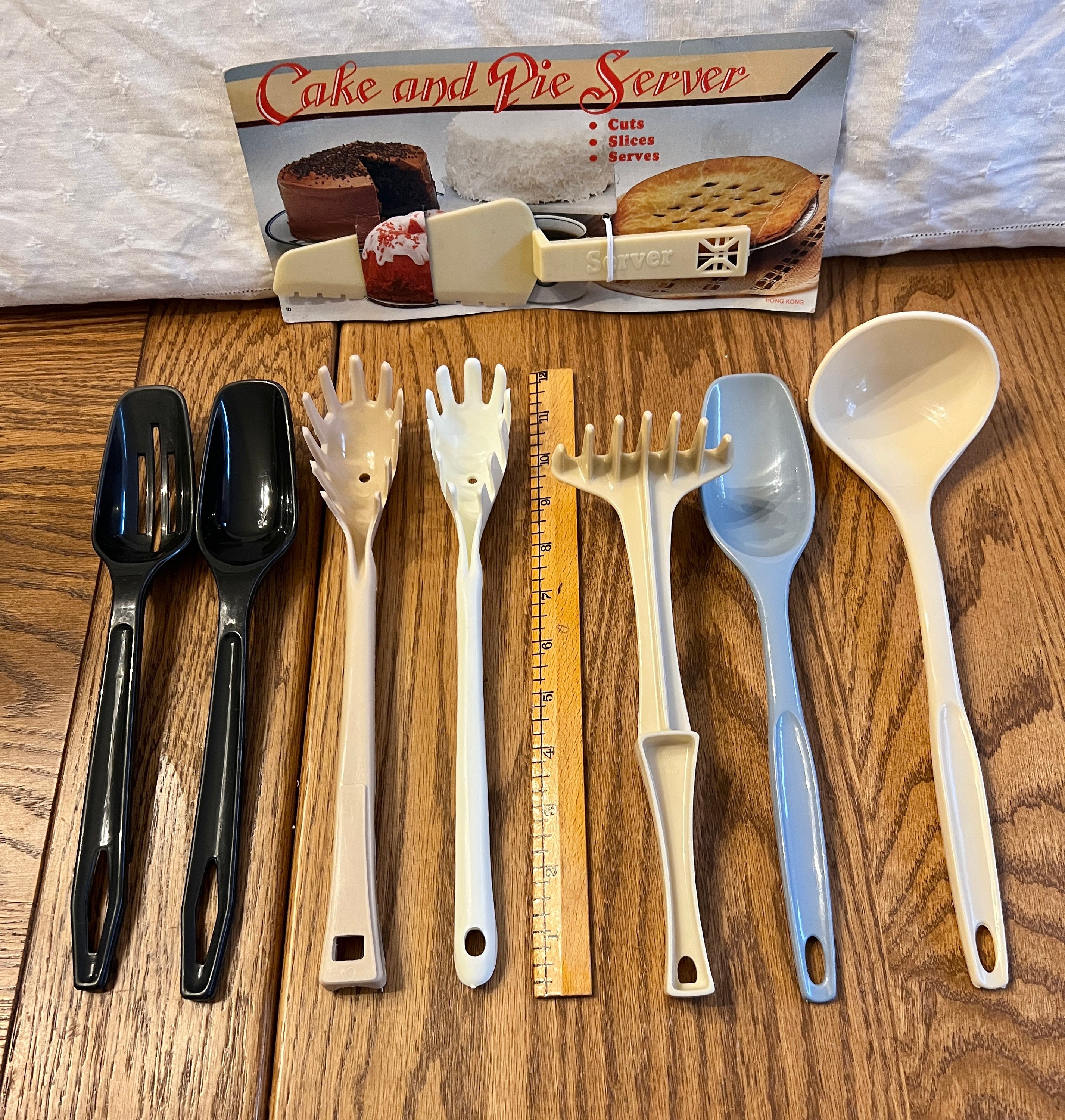 5 Vintage Plastic Kitchen Utensils, Spoon, Ice Cream Scoop, Measuring  Spoons, Bohemian Decor 