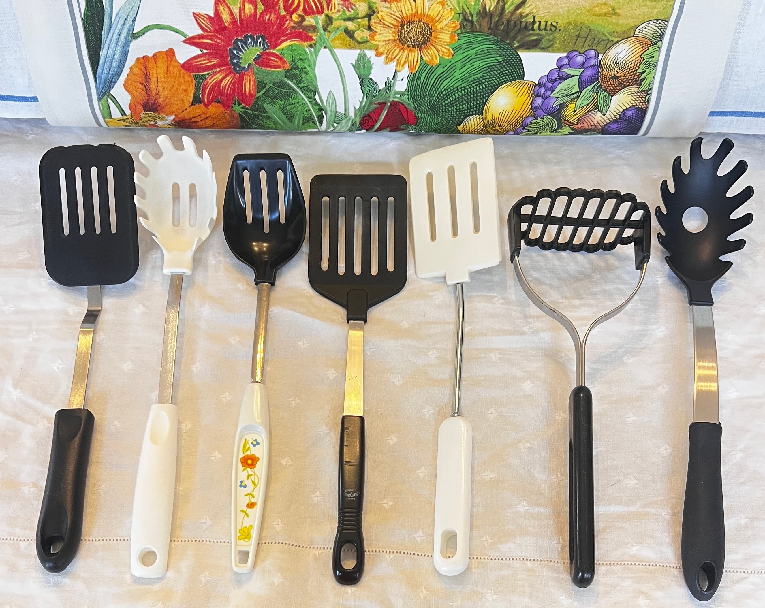 Vintage Kitchen Utensils Stainless/nylon Plastic Spatulas Potato Masher  Pasta Servers Farmhouse Decor Your Choice 