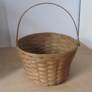 Longaberger Medium Fruit Basket, vintage basket, garden basket, sewing basket, Longaberger inverted bottom round basket, 1986