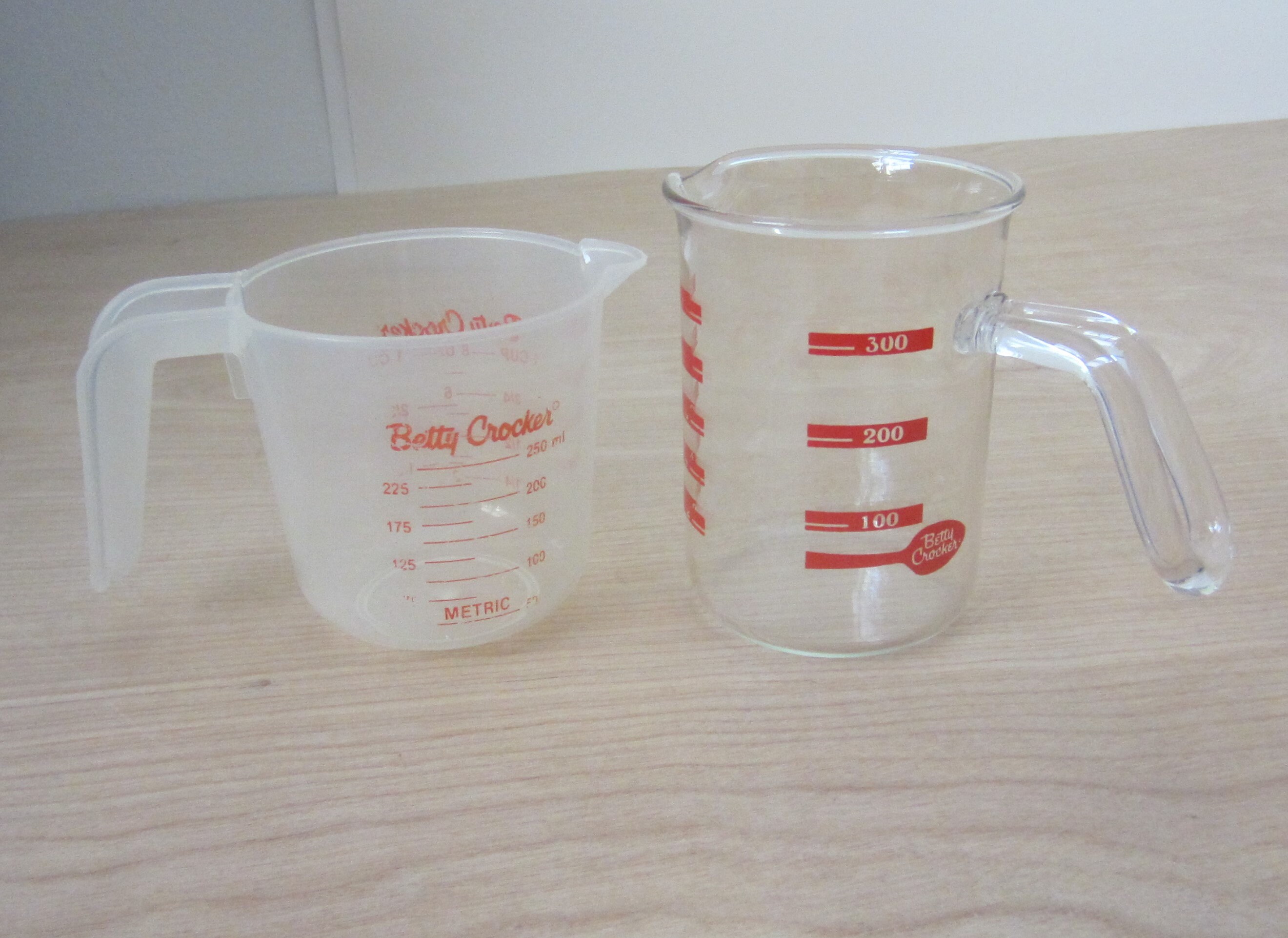 Betty Crocker Glass Measuring Cups Set of 2 - Ruby Lane