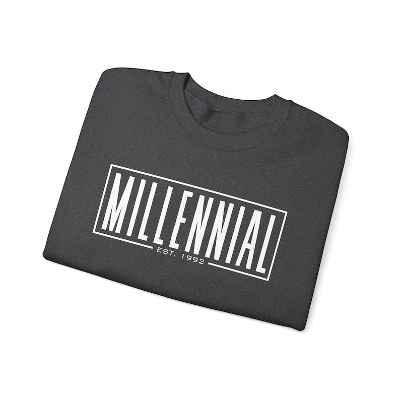 Felpa girocollo unisex Heavy Blend™ personalizzata Millennial Est. immagine 6