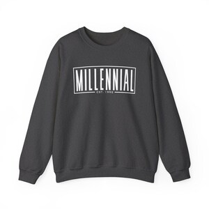 Felpa girocollo unisex Heavy Blend™ personalizzata Millennial Est. immagine 5