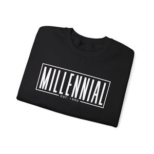 Felpa girocollo unisex Heavy Blend™ personalizzata Millennial Est. immagine 3