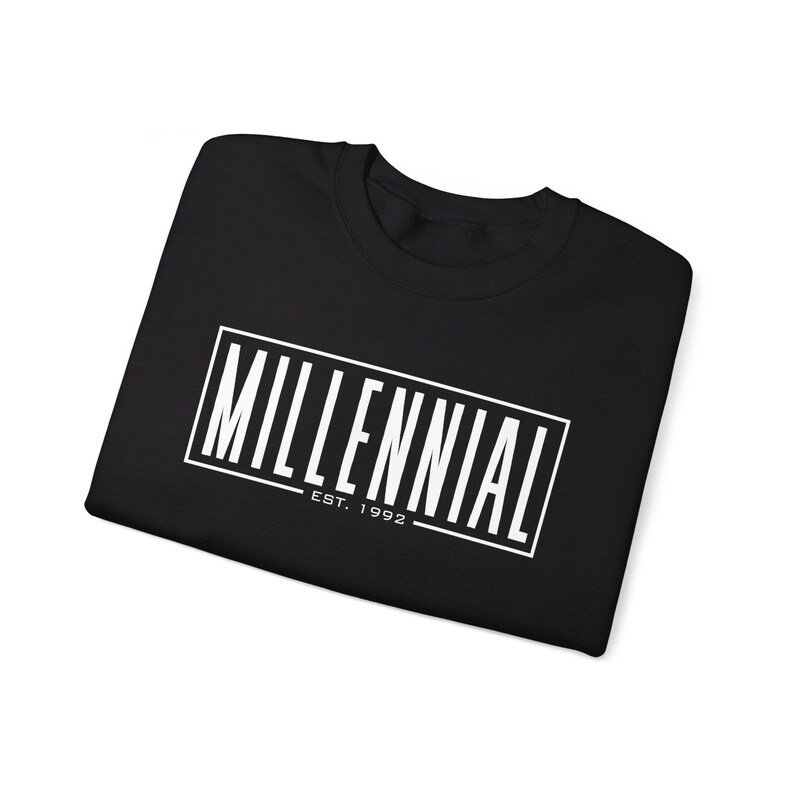 Felpa girocollo unisex Heavy Blend™ personalizzata Millennial Est. immagine 3