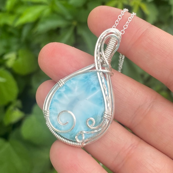 Collar Larimar Colgante envuelto en alambre de plata esterlina, Collar de cristal azul, Joyería Larimar de piedra Atlantis, Piedra de delfín, Regalo para esposa