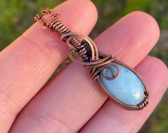 Kupfer-Larimar-Anhänger, Mini-Kristallkette mit Drahtwicklung, handgefertigter Edelsteinschmuck, Boho-Kristallkette